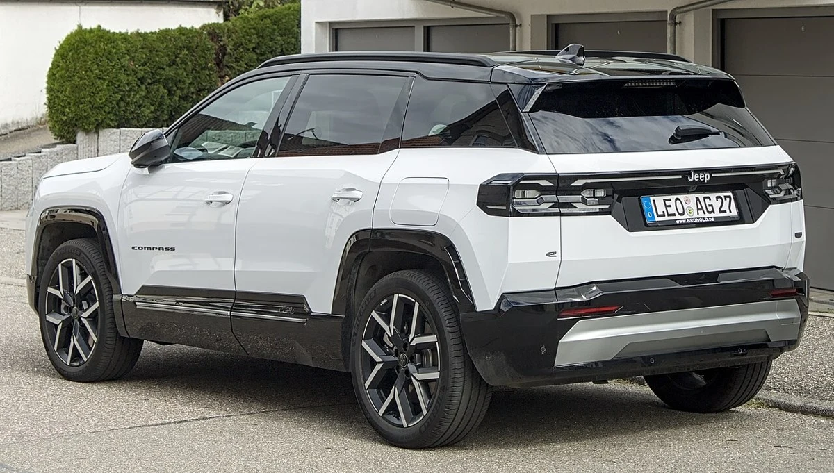 Jeep Compass Electric – modelbillede; udstyr og årgang kan variere