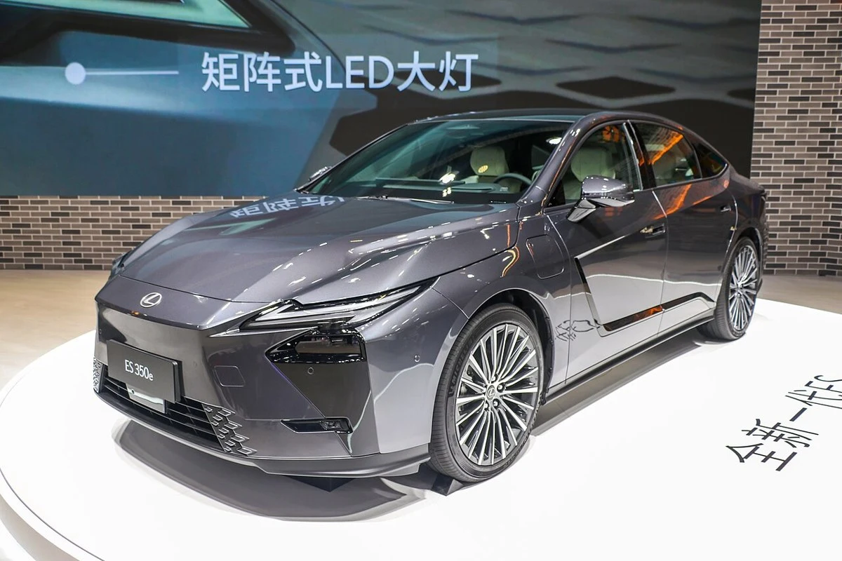 Lexus ES – modelbillede; udstyr og årgang kan variere