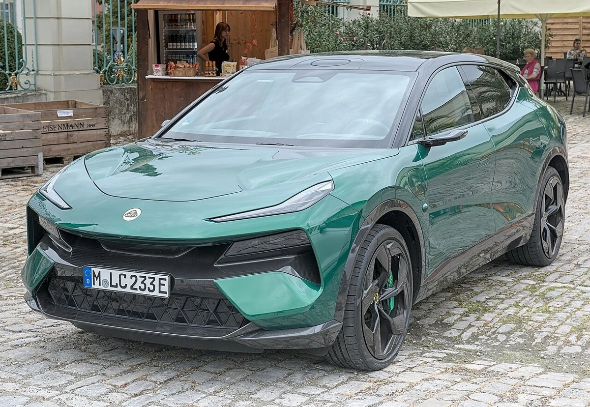 Lotus Eletre – modelbillede; udstyr og årgang kan variere