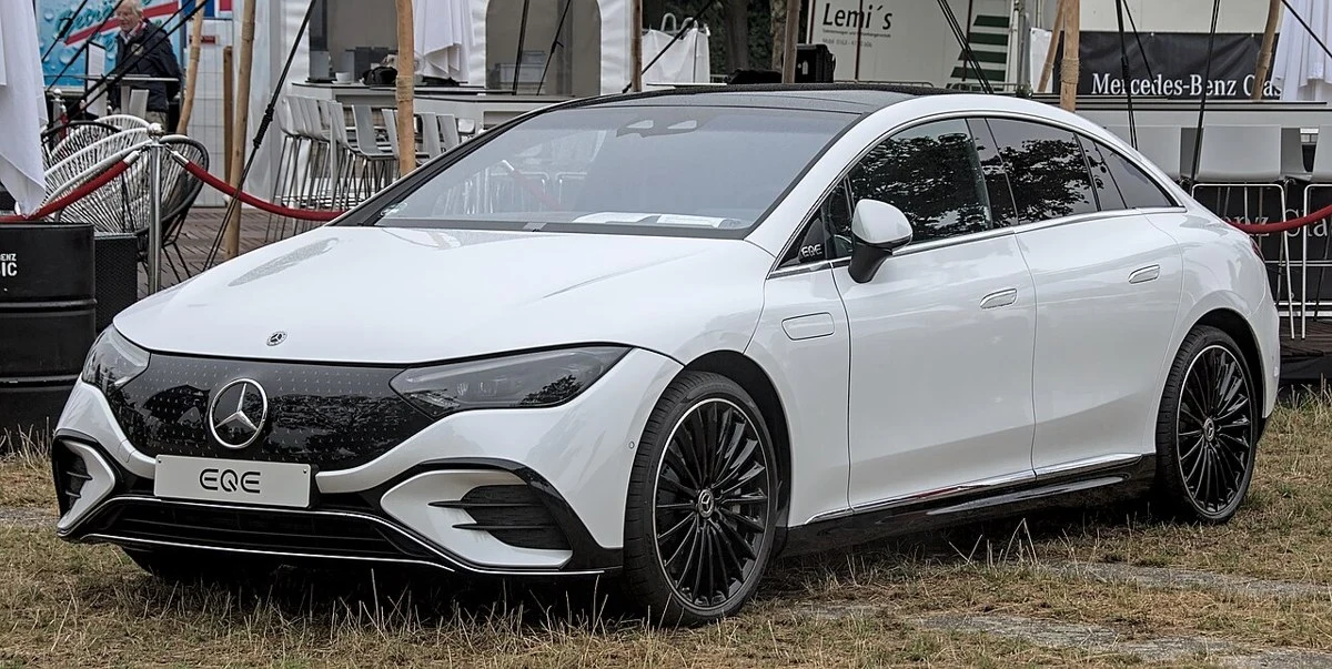Mercedes-Benz EQE Sedan – modelbillede; udstyr og årgang kan variere