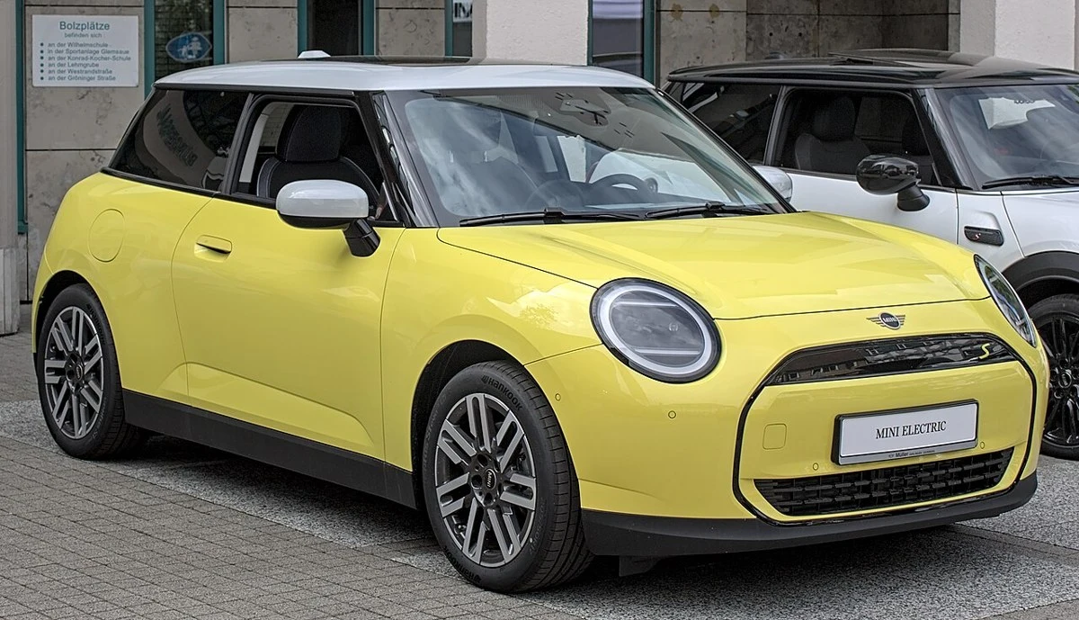 MINI Cooper Electric – modelbillede; udstyr og årgang kan variere