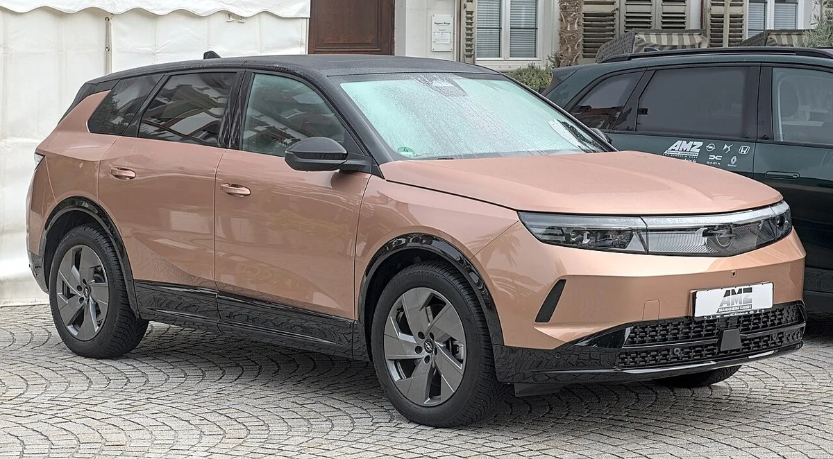 Opel Grandland Electric – modelbillede; udstyr og årgang kan variere