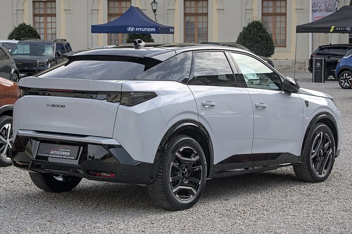 Peugeot E-3008 – modelbillede; udstyr og årgang kan variere