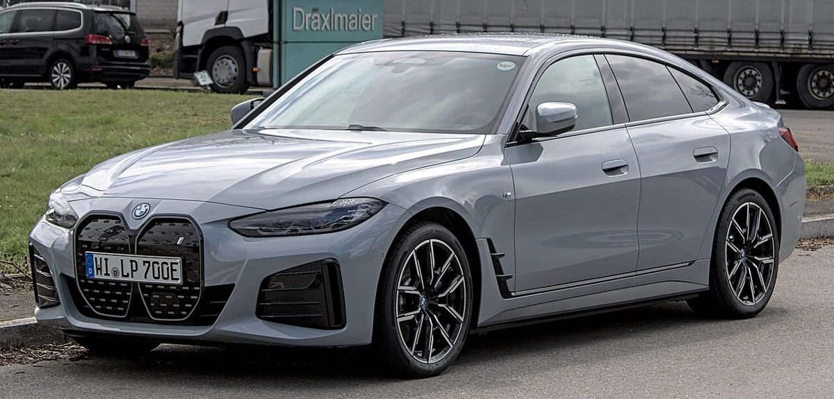 BMW i4 – modelbillede; udstyr og årgang kan variere