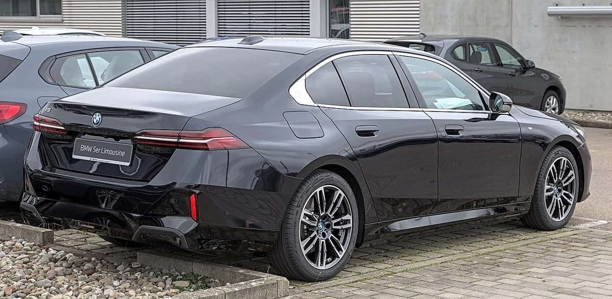 BMW i5 – modelbillede; udstyr og årgang kan variere