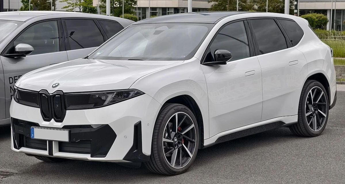 BMW iX3 – modelbillede; udstyr og årgang kan variere