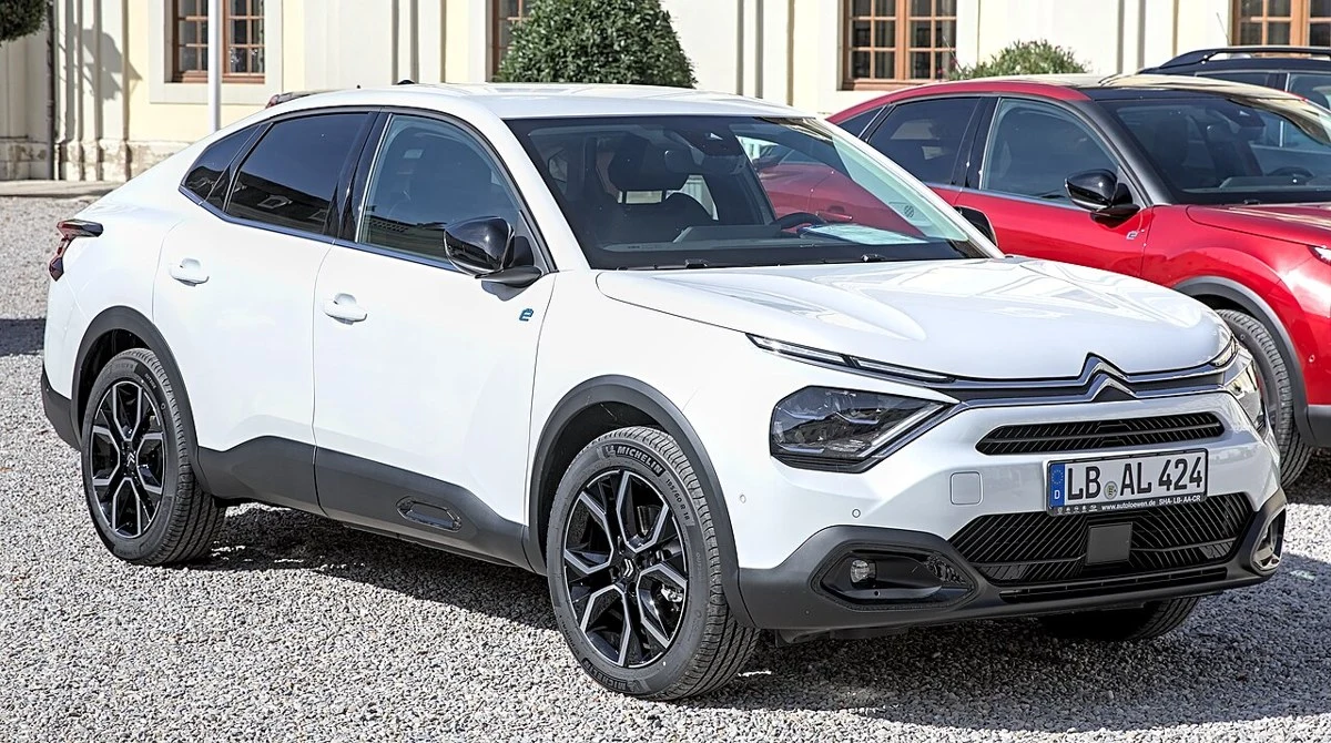 Citroën ë-C4 X – modelbillede; udstyr og årgang kan variere